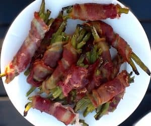 ASPARGES MED BACON…