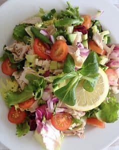 KYLLINGESALAT MED PARMESANDRESSING