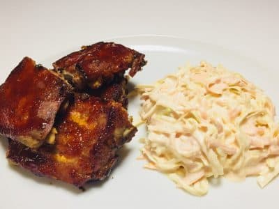 SPARERIBS MED COLESLAW